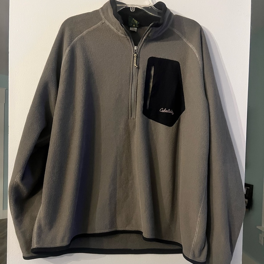 Cabela’s men’s pullover 
Size‎ men’s XL
